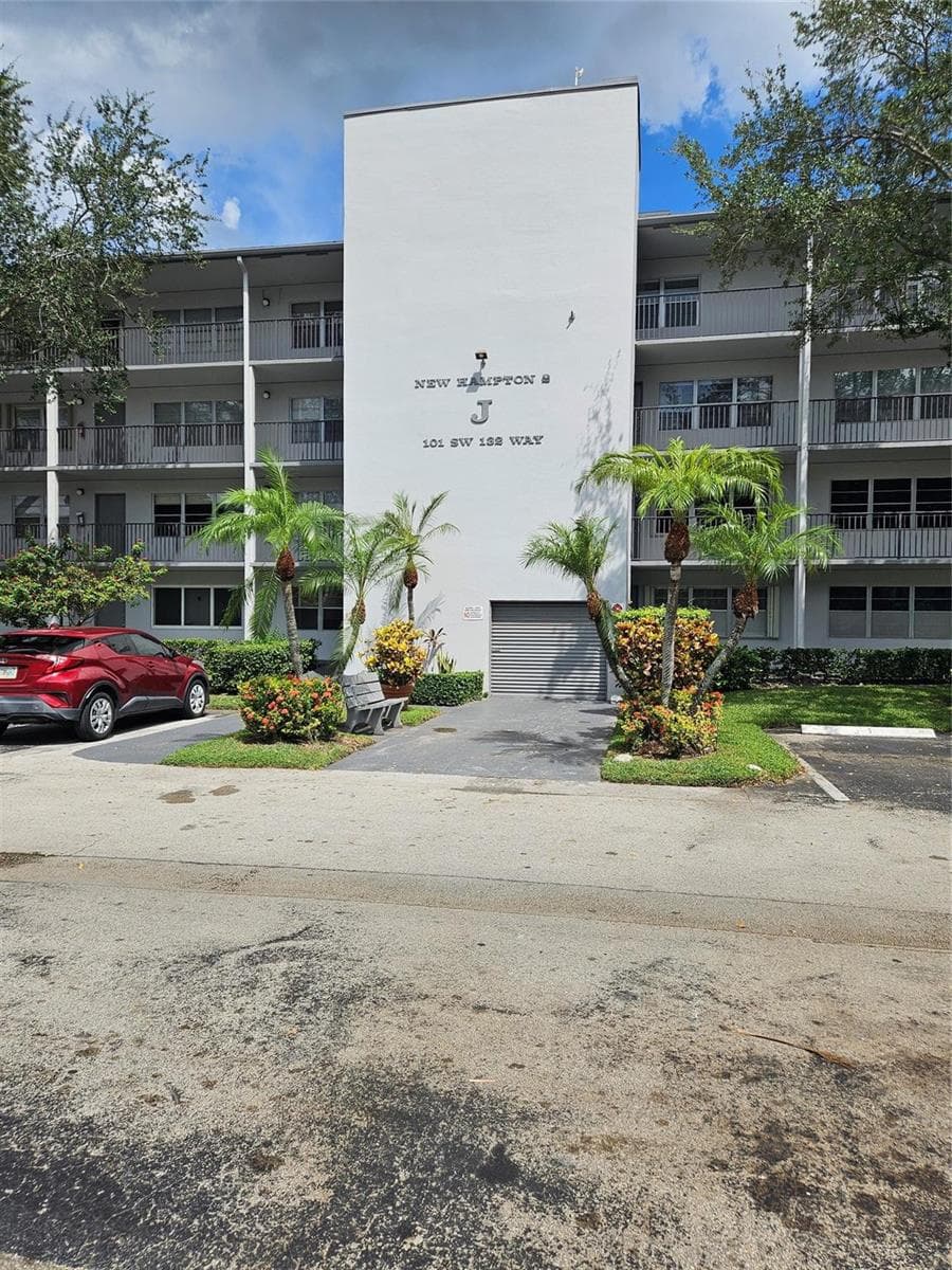 101 SW 132 WAY