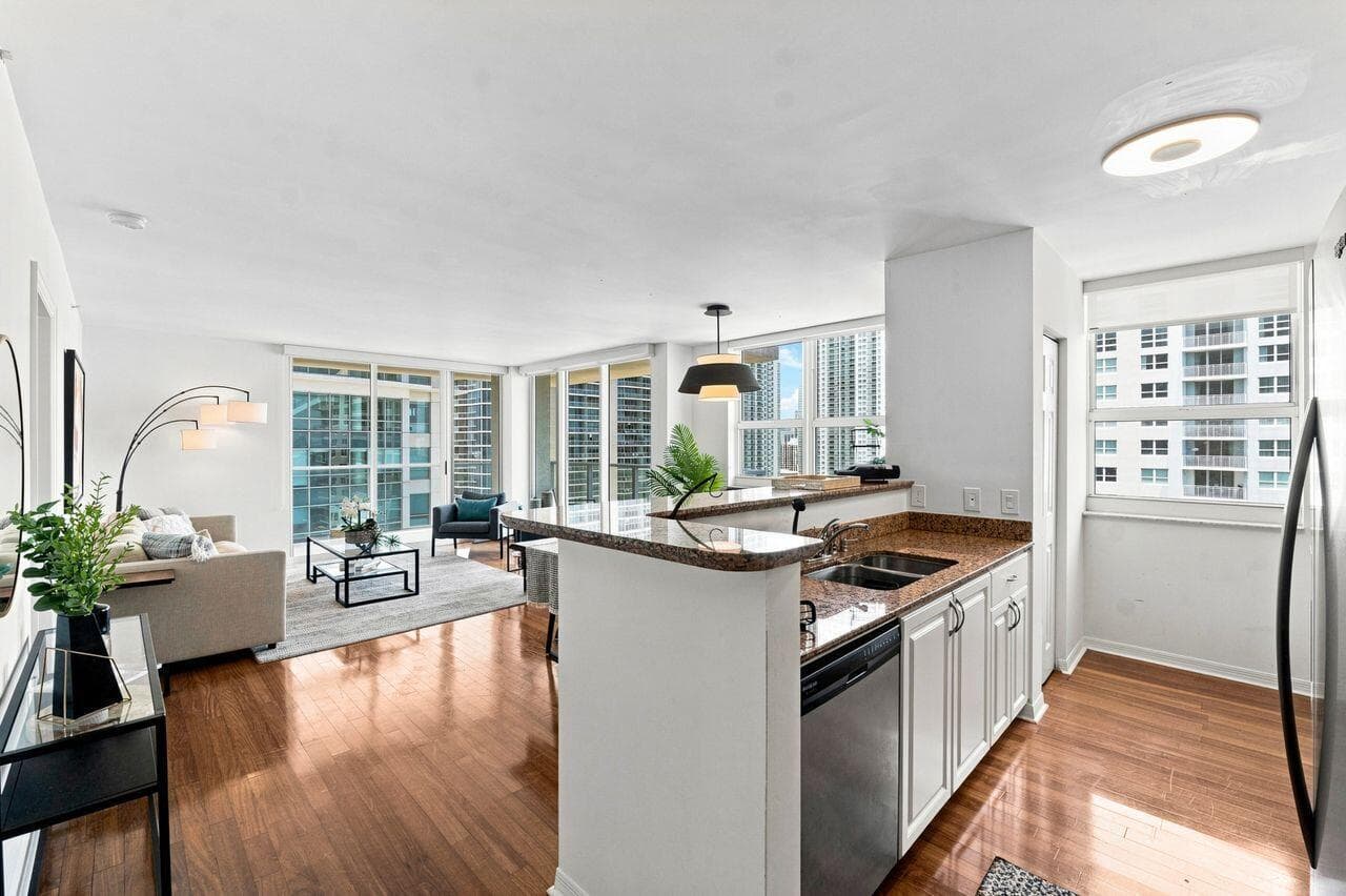 1155_Brickell_Bay_Dr_U2802__026