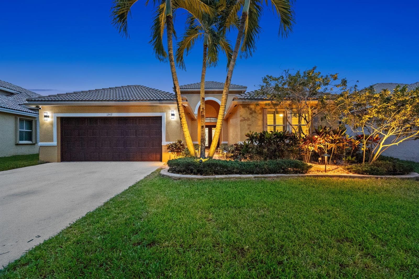 4-web-or-mls-1242-meadows-blvd